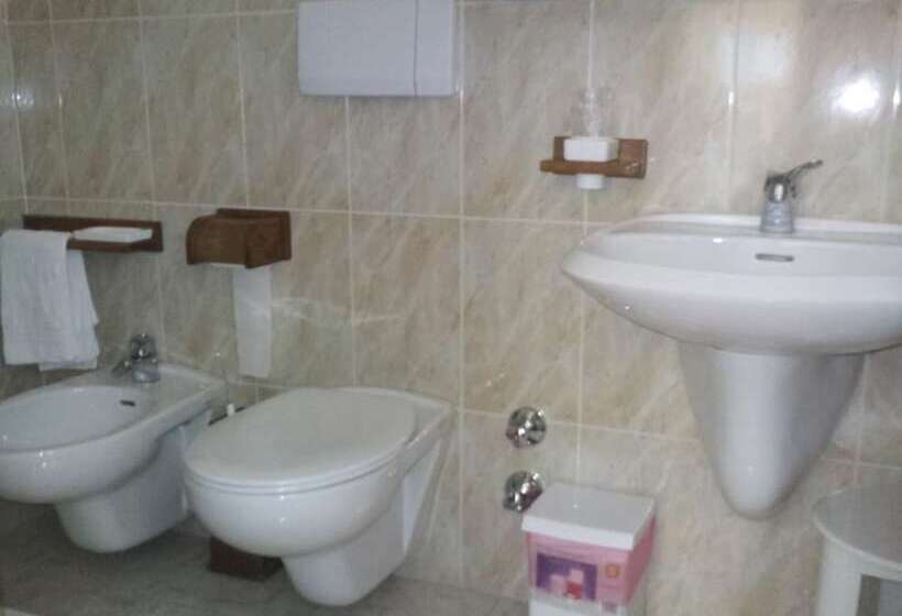 בית מלון כפרי Albergo Bucaneve