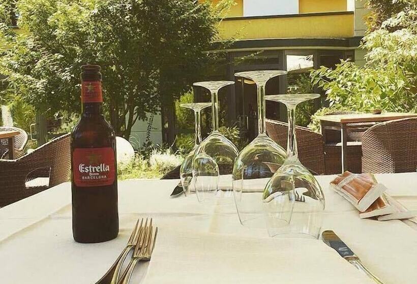 فندق Albergo Ristorante Castello