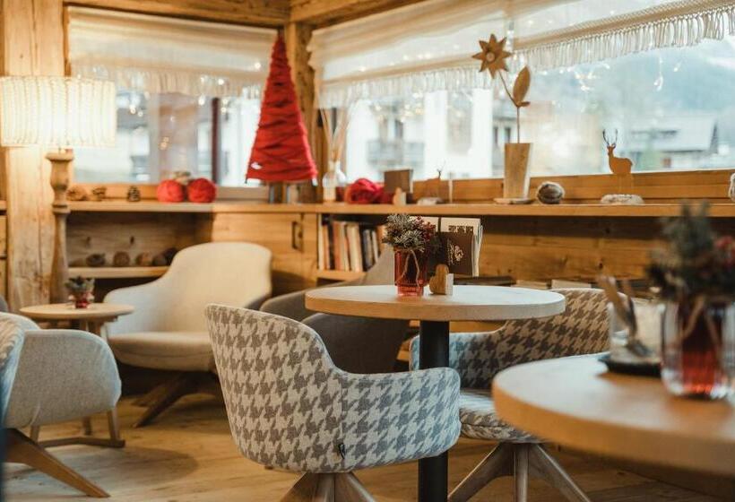 Отель Fiori Dolomites Experience