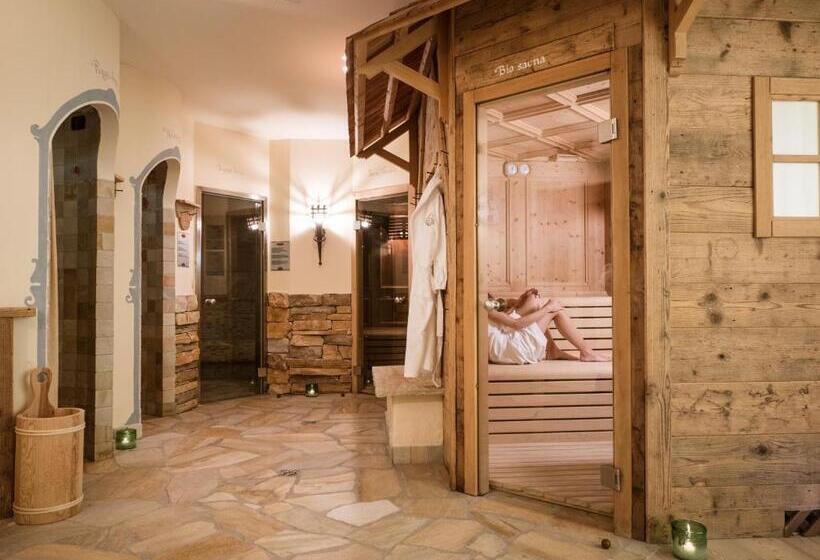 Отель Fiori Dolomites Experience