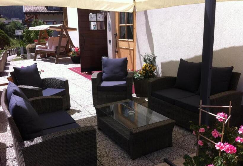 בית מלון כפרי Kyrr Smart Mountain Retreat