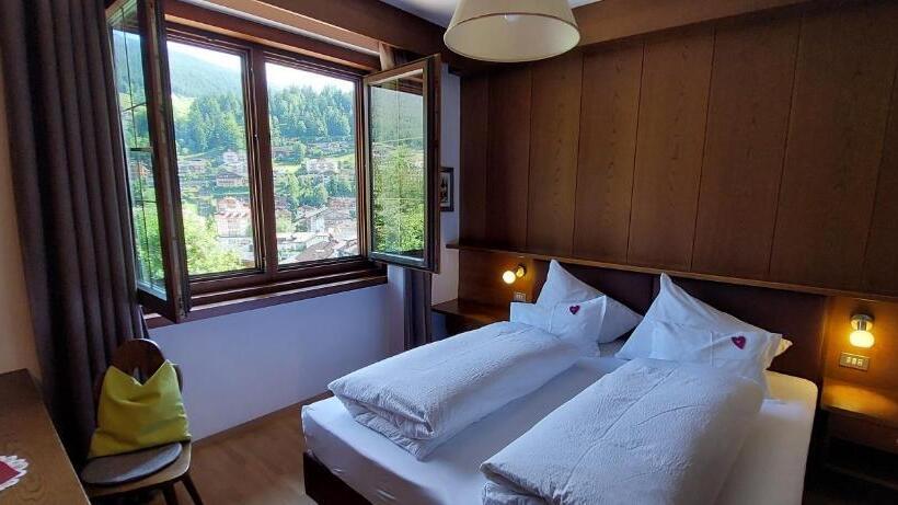 ホテル Garni Panoramik