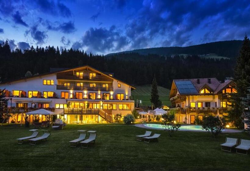 בית מלון כפרי Helm