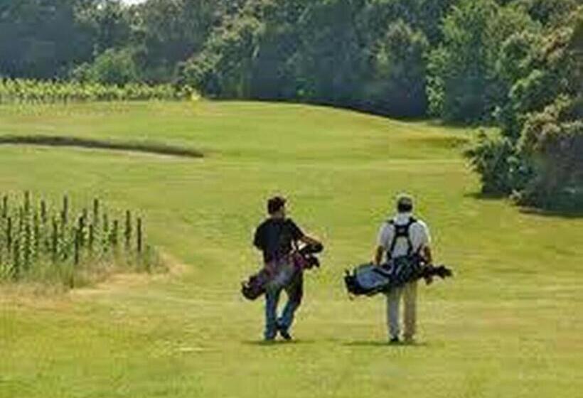 Отель La Carruba