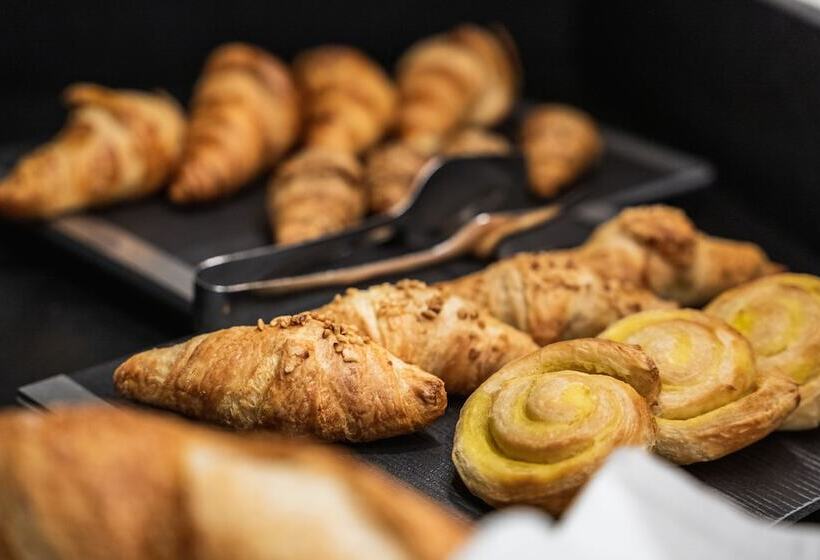 Отель La Cort My Dollhouse Adults Only