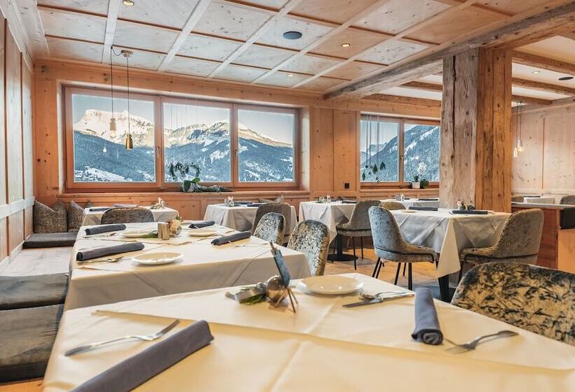 Отель La Cort My Dollhouse Adults Only