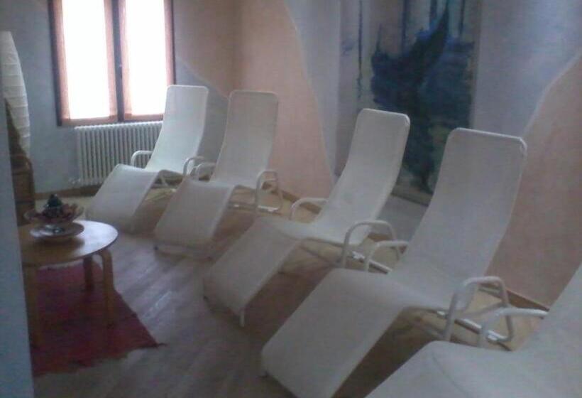 בית מלון כפרי Miravalle 2000