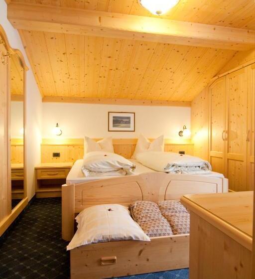 בית מלון כפרי Pension Enzian