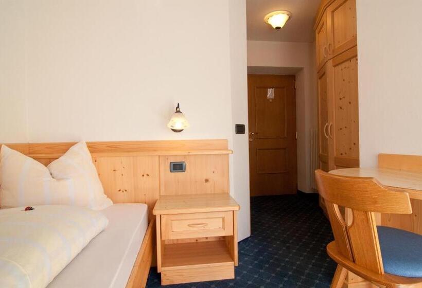 בית מלון כפרי Pension Enzian