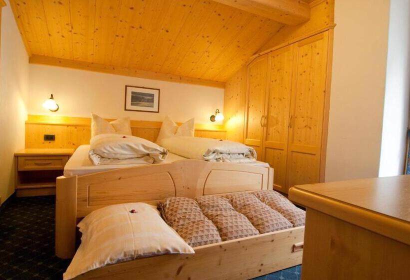 בית מלון כפרי Pension Enzian