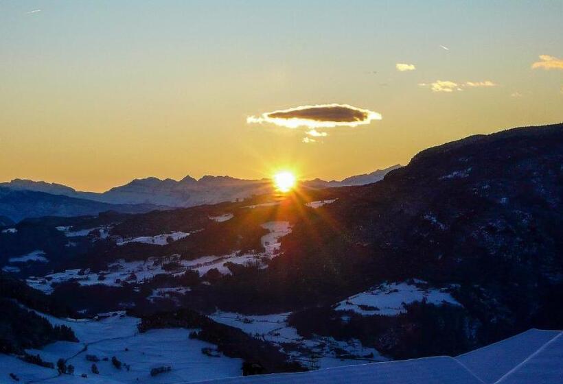 호텔 Pension Haus Tirol