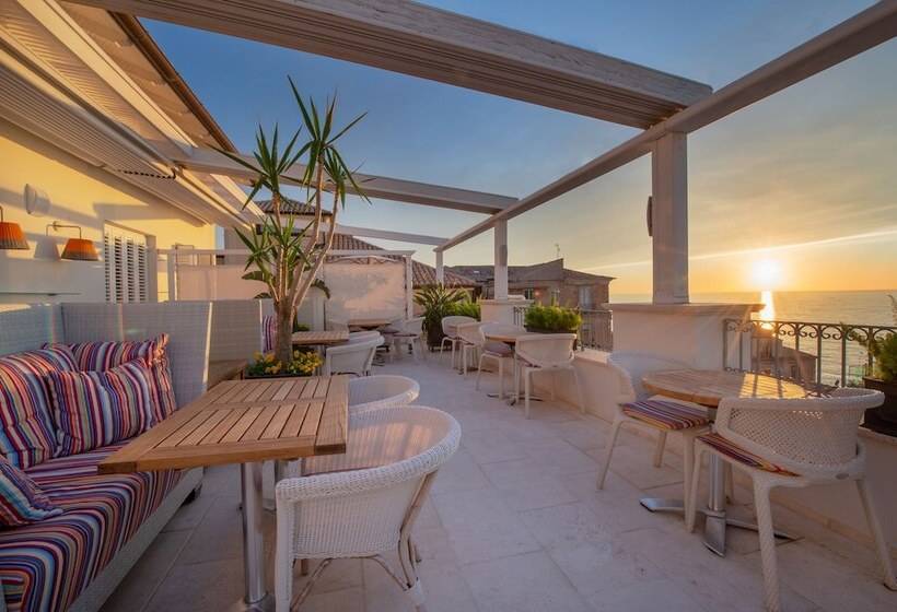 Отель Piccolo Grand