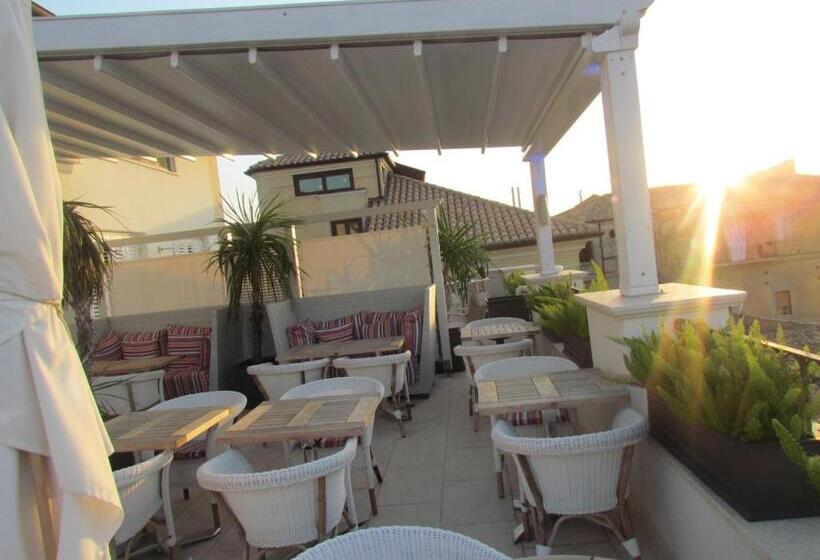 Отель Piccolo Grand