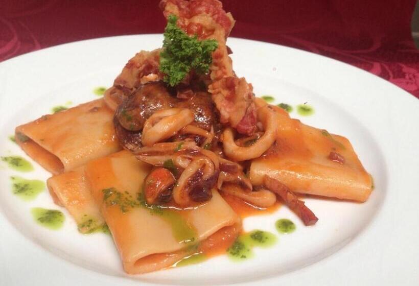 فندق Relais Reggia Domizia