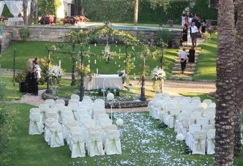 فندق Relais Reggia Domizia