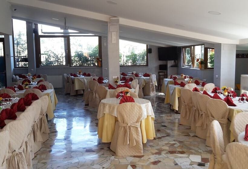 בית מלון כפרי Ristorante Supersonik