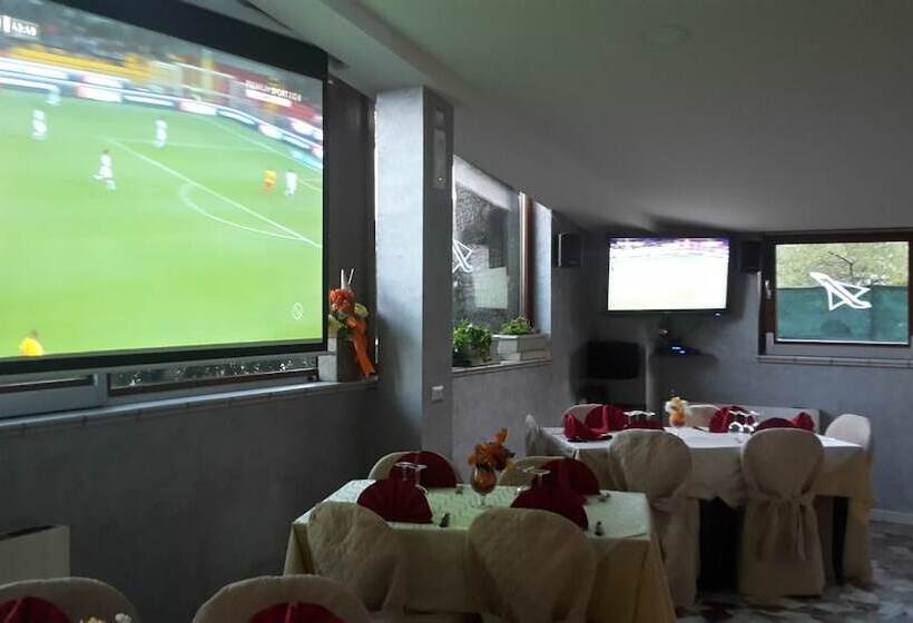 בית מלון כפרי Ristorante Supersonik