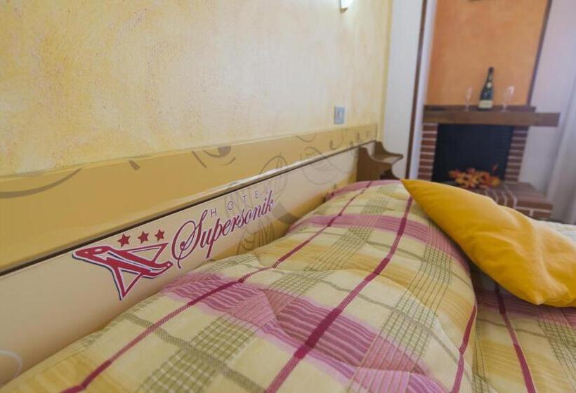 בית מלון כפרי Ristorante Supersonik