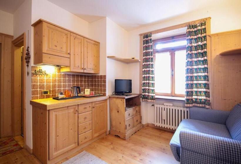 ホテル Villa Alpina S