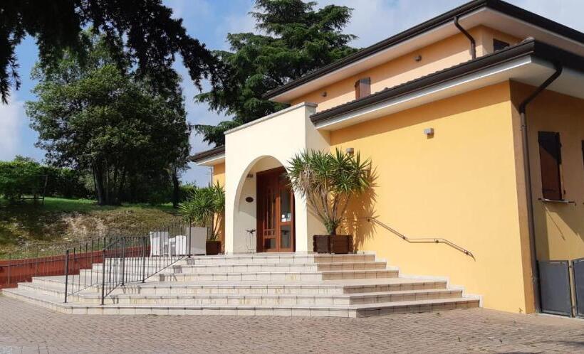 בית מלון כפרי Villa Del Poeta