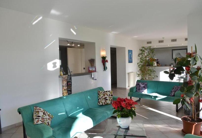 Residence Villa Carmen Fronte Mare A 50 Mt