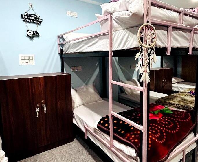 هاستل Clovee S Rooms Dorms And Restro