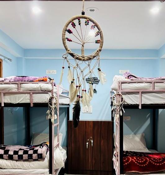 هاستل Clovee S Rooms Dorms And Restro