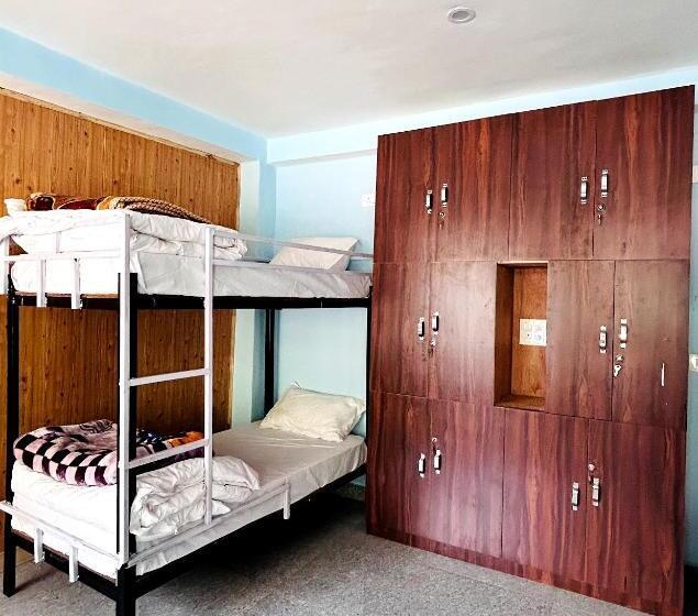 هاستل Clovee S Rooms Dorms And Restro