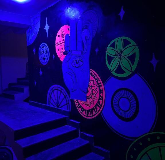 هاستل Clovee S Rooms Dorms And Restro