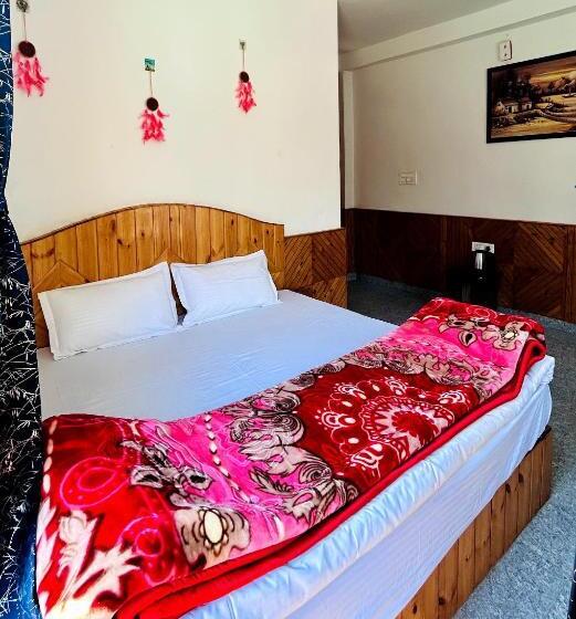 هاستل Clovee S Rooms Dorms And Restro