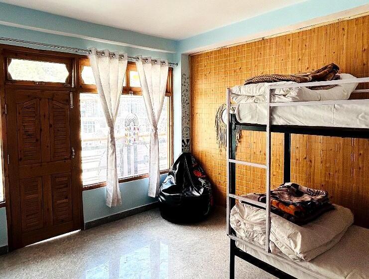 هاستل Clovee S Rooms Dorms And Restro