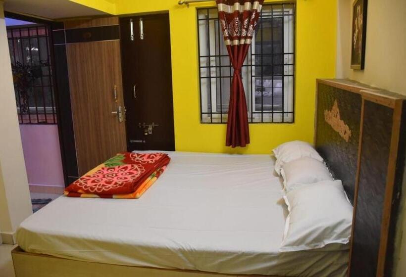 Amudha Hotels & Restaurant