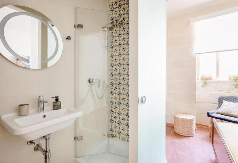 تختخواب و صبحانه Gallo House