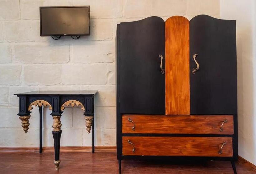 تختخواب و صبحانه Gallo House