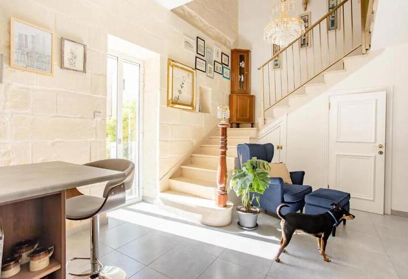 تختخواب و صبحانه Gallo House