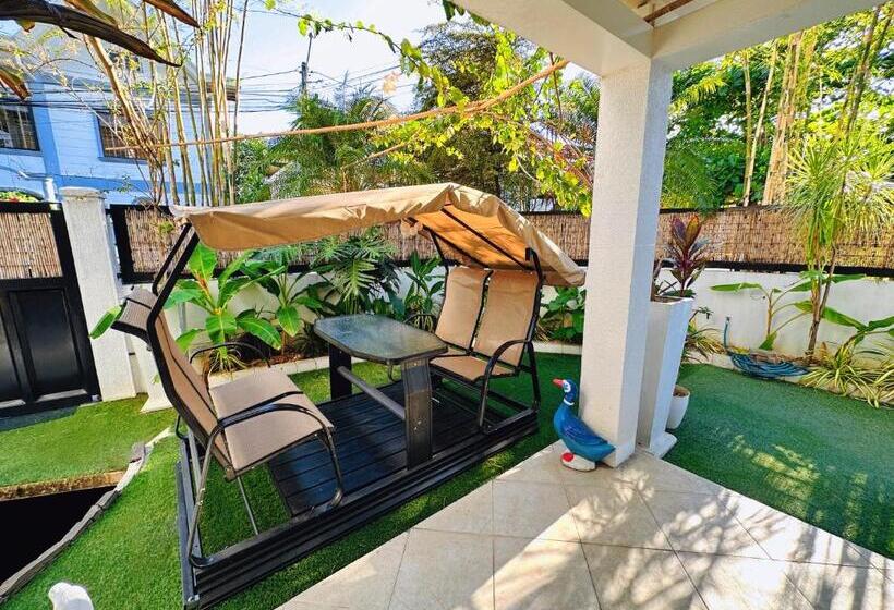 تختخواب و صبحانه Lariszone Luxury Courtyard Villa