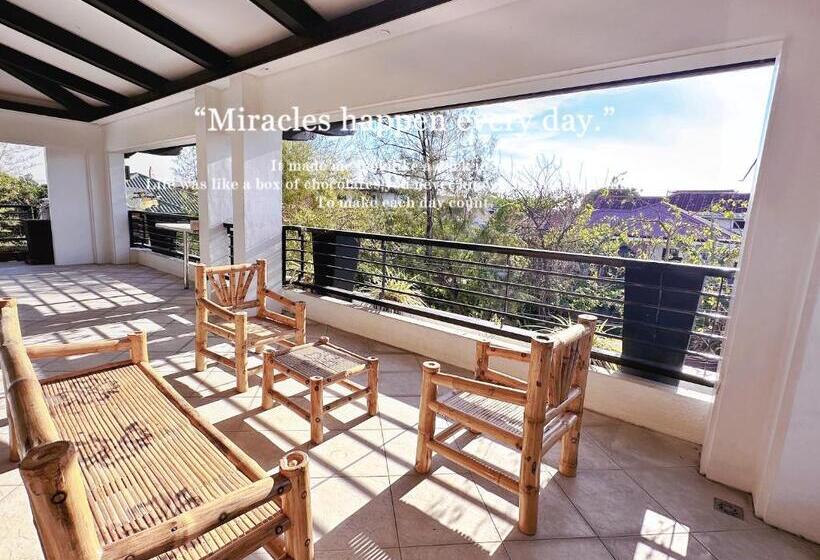 تختخواب و صبحانه Lariszone Luxury Courtyard Villa