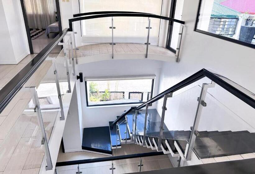 تختخواب و صبحانه Lariszone Luxury Courtyard Villa