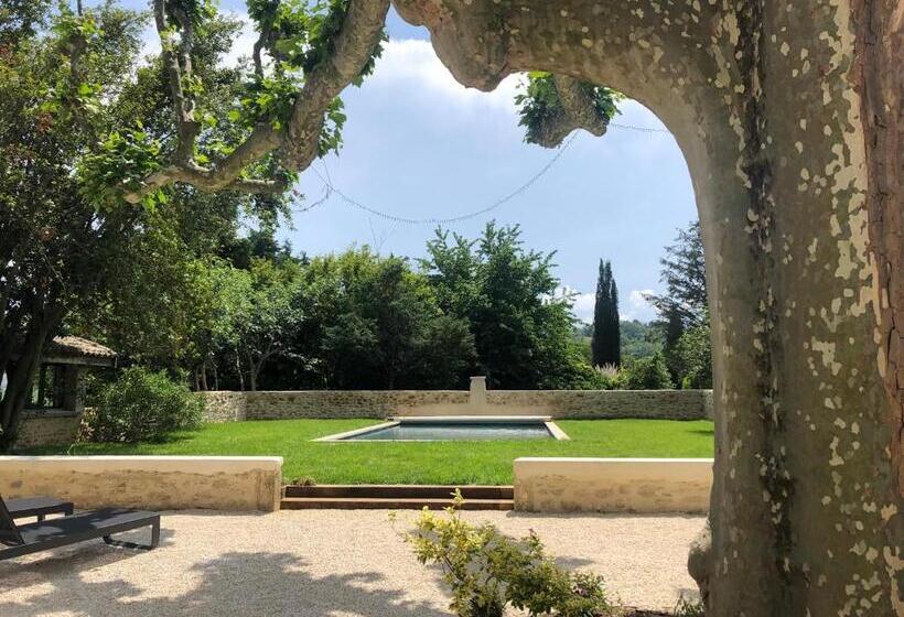 مبيت وإفطار Le 270