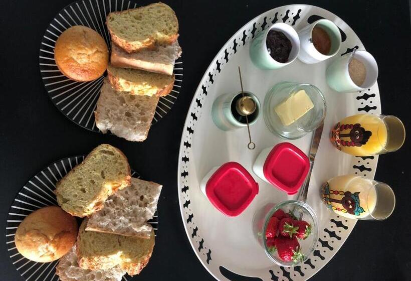 مبيت وإفطار Le 270