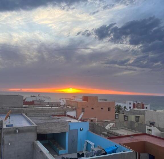 تختخواب و صبحانه Aourir Waves Surf House