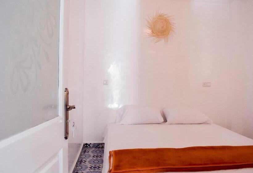 تختخواب و صبحانه Aourir Waves Surf House