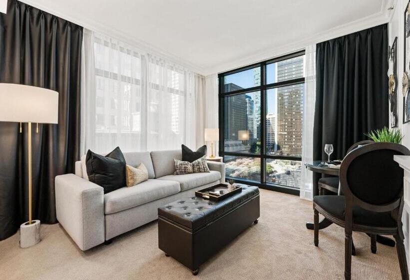 Elegant & Luxury 2 Bed Suite Close To Convention Centre