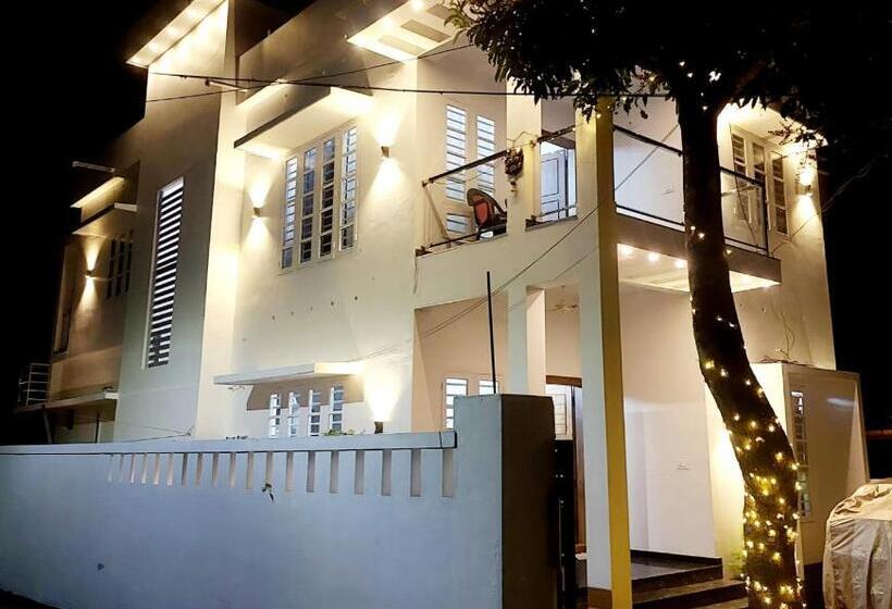 ホテル Whitefort Family Rooms With Balcony Serviced Villa