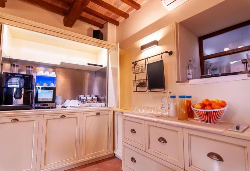 בית מלון כפרי Borgo Sant Apollinare   Resort