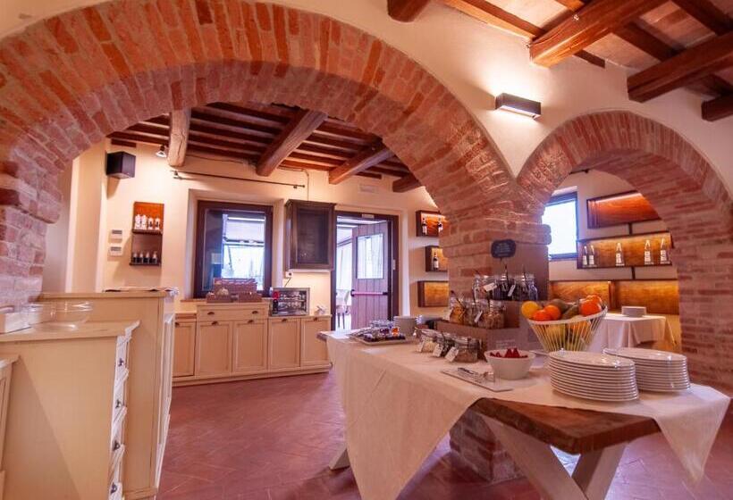 בית מלון כפרי Borgo Sant Apollinare   Resort