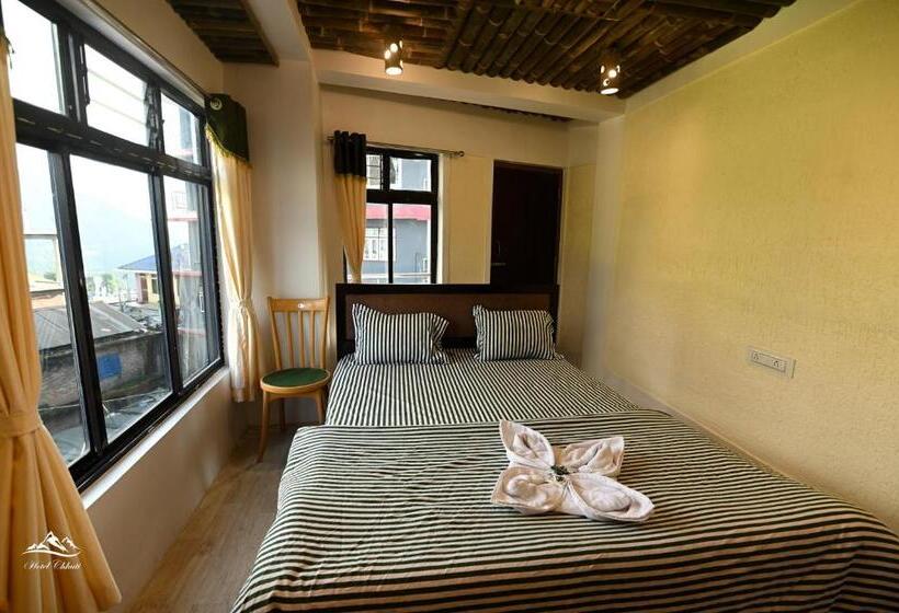 ホテル Chhuti Lava