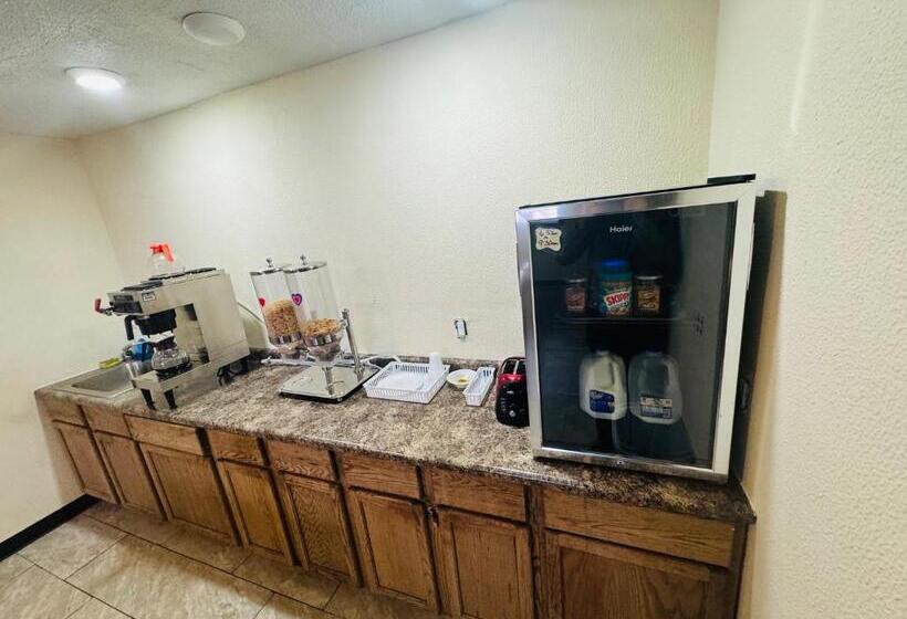 Отель Mitchell Inn