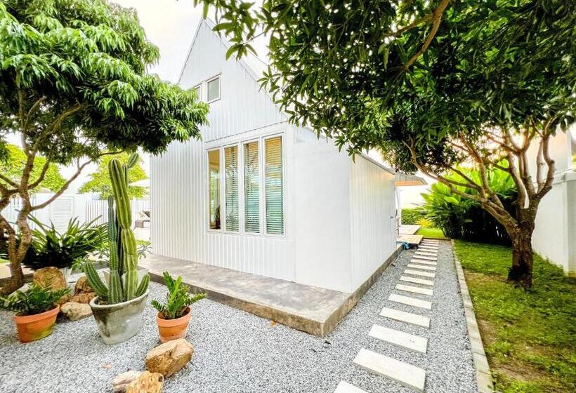 בית מלון כפרי One Villa Samaesarn