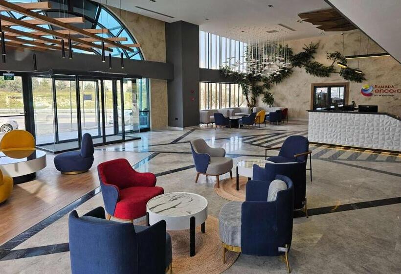 ホテル Ramada Encore By Wyndham Istanbul Arnavutkoy